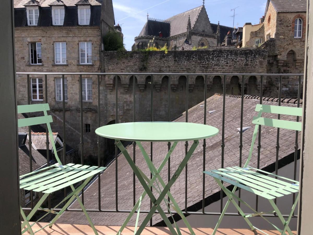 Au Coeur De Vannes - Vue Sur Les Remparts - 2 Ch Buitenkant foto